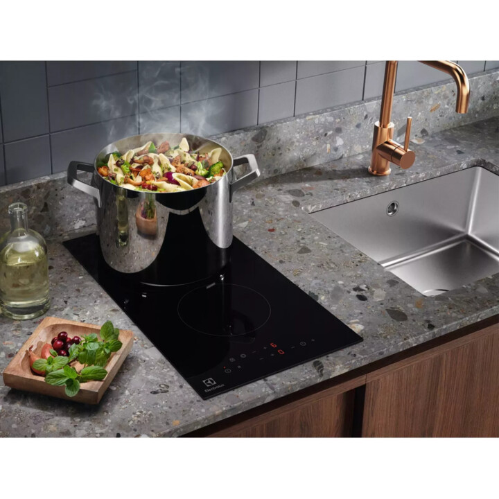 Placa vitrocerâmica Electrolux Domino 29cm 2900w preta