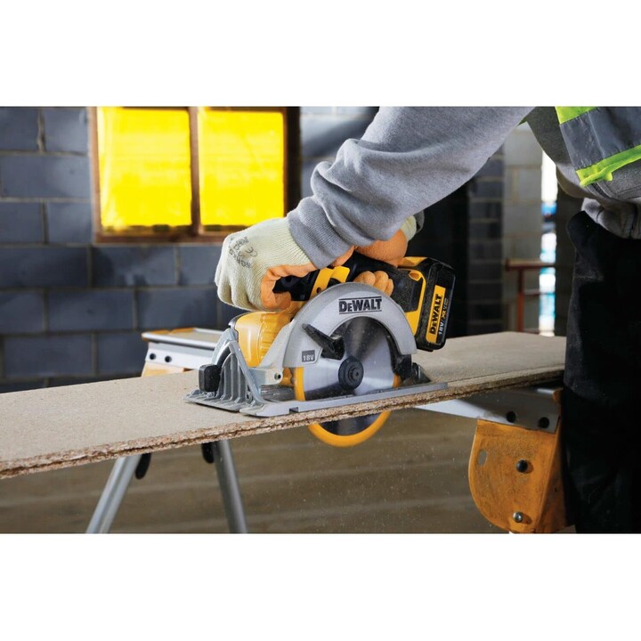 DeWALT DCS391NT sierra circular portátil Negro, Plata, Amarillo 16,5 cm 3700 RPM